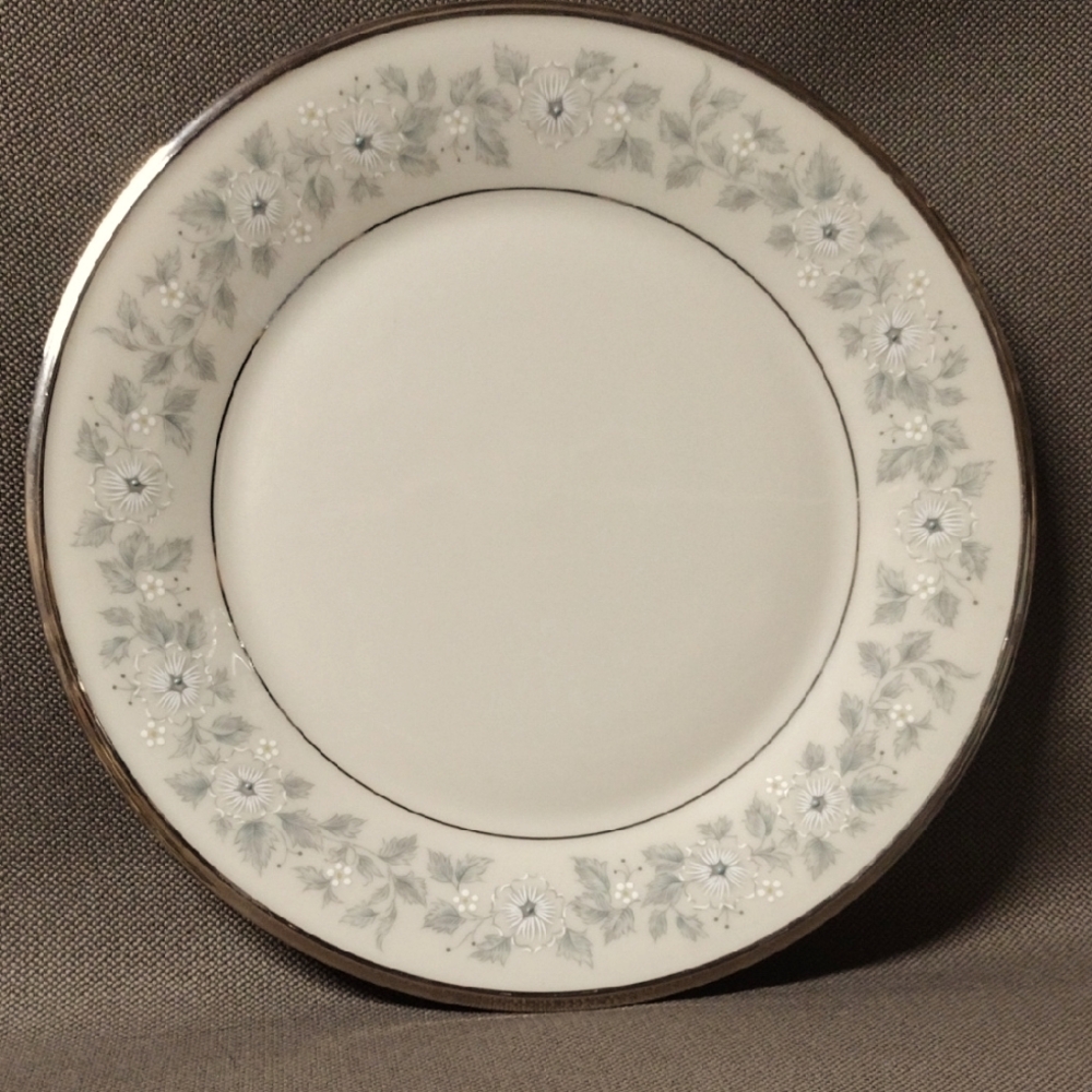 LENOX Windsong Dinner Plate with Silver Accents